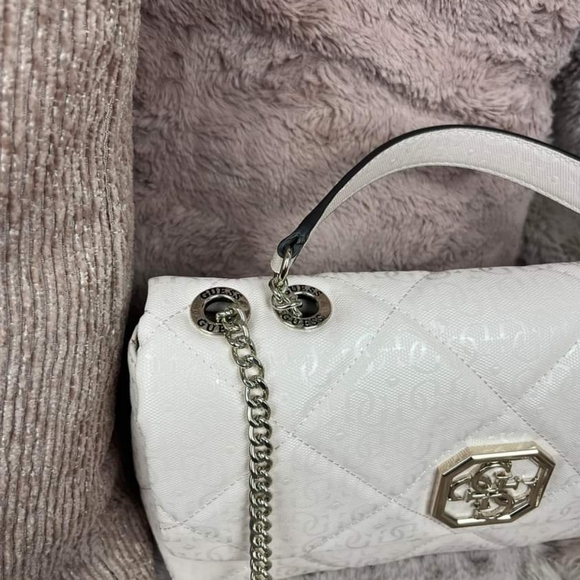 GUESS Dilla Quilted Logo - Picture 3 of 16